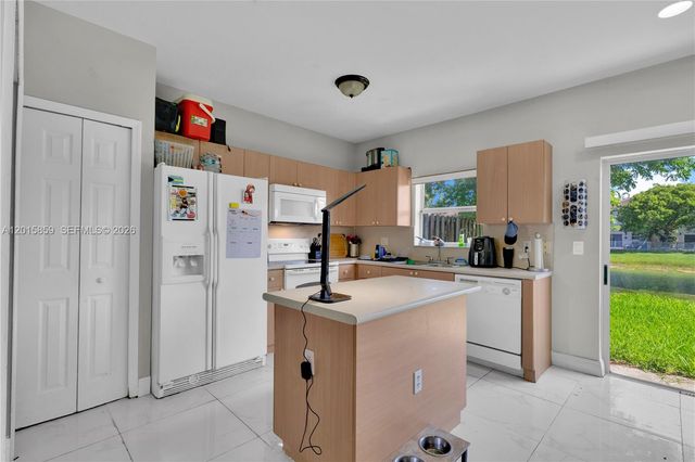 1660 SE 30th St, Homestead, FL 33035