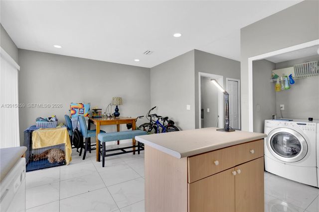 1660 SE 30th St, Homestead, FL 33035