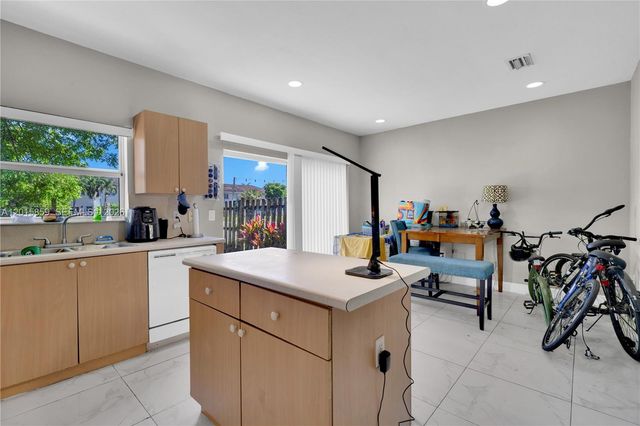 1660 SE 30th St, Homestead, FL 33035