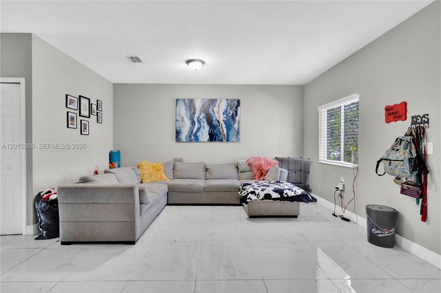 1660 SE 30th St, Homestead, FL 33035