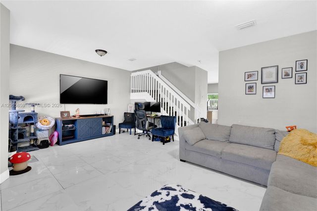 1660 SE 30th St, Homestead, FL 33035
