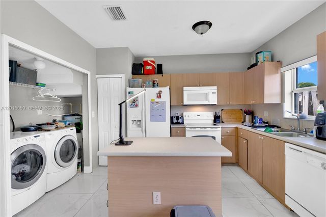 1660 SE 30th St, Homestead, FL 33035