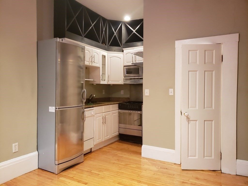 141 Arlington 2, Boston, MA 02116