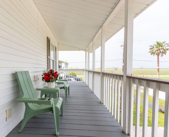 16721 Edward Teach Road, Jamaica Beach, TX 77554