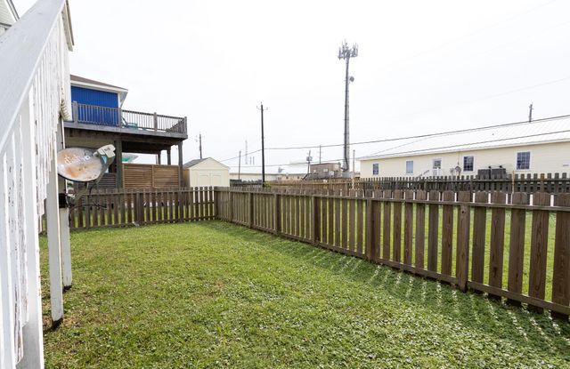 16721 Edward Teach Road, Jamaica Beach, TX 77554