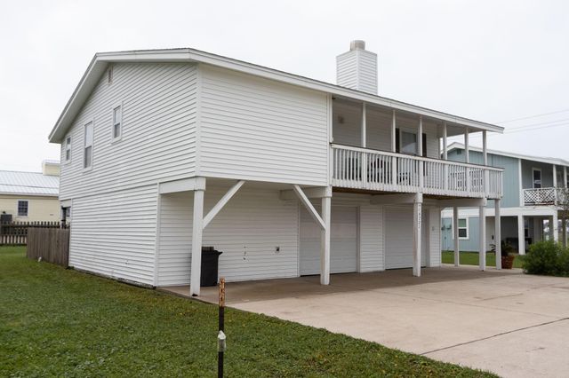 16721 Edward Teach Road, Jamaica Beach, TX 77554