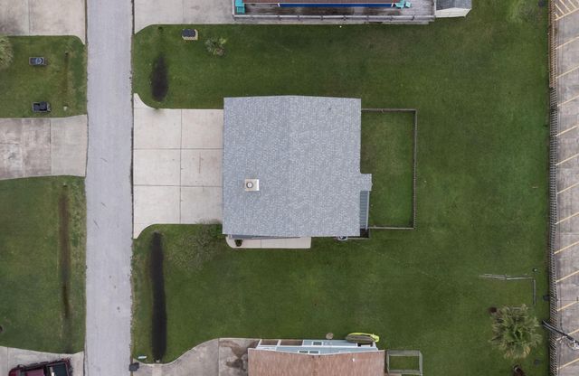 16721 Edward Teach Road, Jamaica Beach, TX 77554