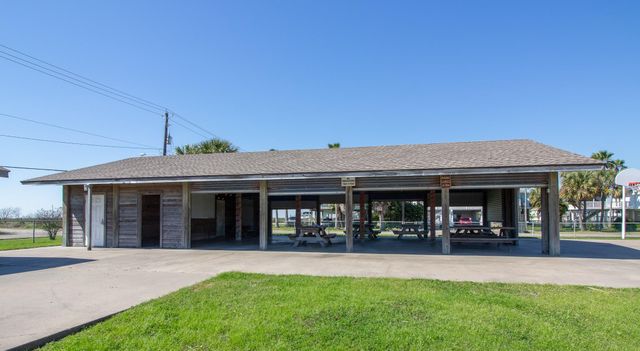 16721 Edward Teach Road, Jamaica Beach, TX 77554