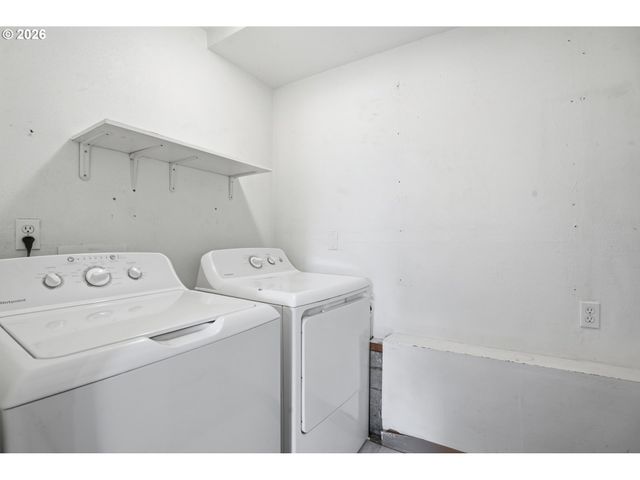2400 Se HAYWARD Way, Milwaukie, OR 97267
