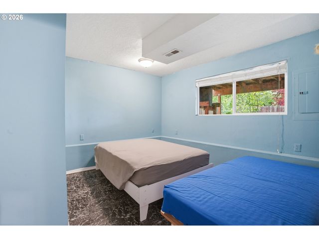 2400 Se HAYWARD Way, Milwaukie, OR 97267