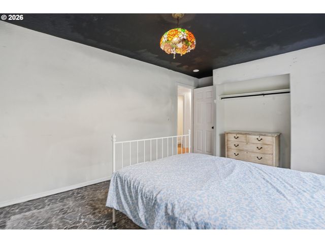 2400 Se HAYWARD Way, Milwaukie, OR 97267