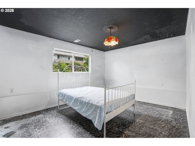 2400 Se HAYWARD Way, Milwaukie, OR 97267
