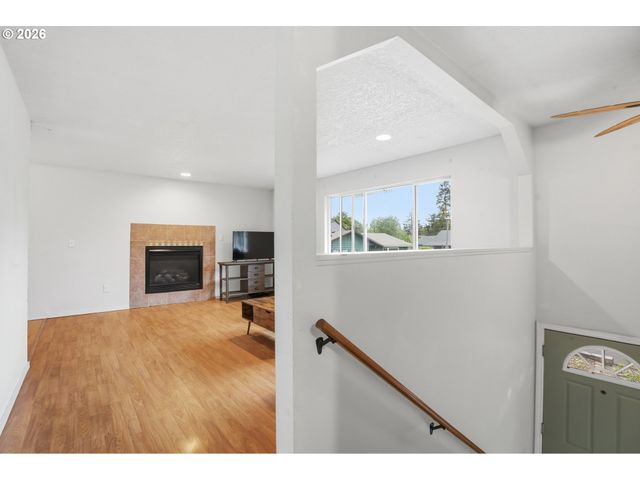 2400 Se HAYWARD Way, Milwaukie, OR 97267
