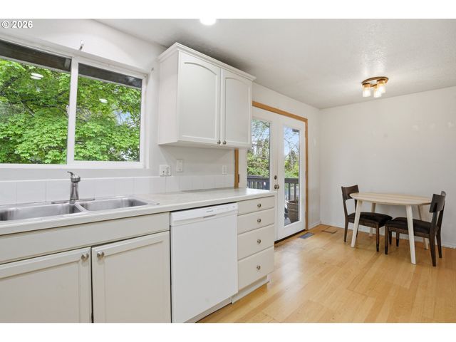 2400 Se HAYWARD Way, Milwaukie, OR 97267