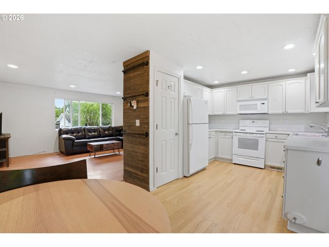 2400 Se HAYWARD Way, Milwaukie, OR 97267