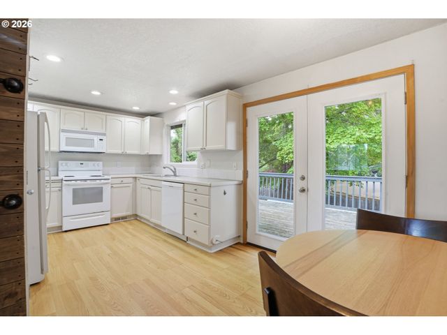 2400 Se HAYWARD Way, Milwaukie, OR 97267