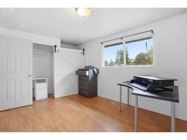 2400 Se HAYWARD Way, Milwaukie, OR 97267