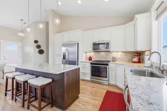 3763 S Sherman St, Kennewick, WA 99338