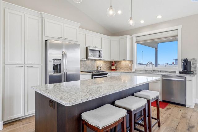 3763 S Sherman St, Kennewick, WA 99338