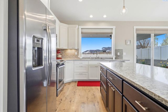 3763 S Sherman St, Kennewick, WA 99338