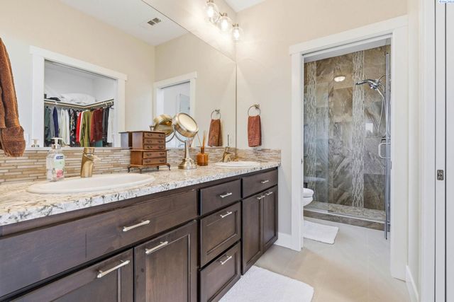 3763 S Sherman St, Kennewick, WA 99338