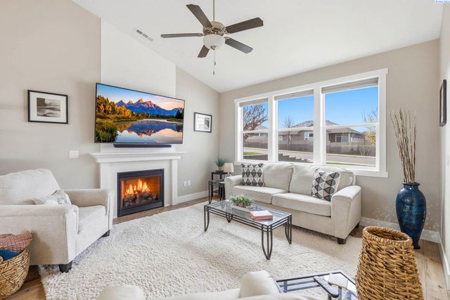 3763 S Sherman St, Kennewick, WA 99338