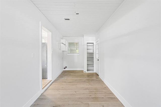 6714 E Bayou Drive, Hitchcock, TX 77563