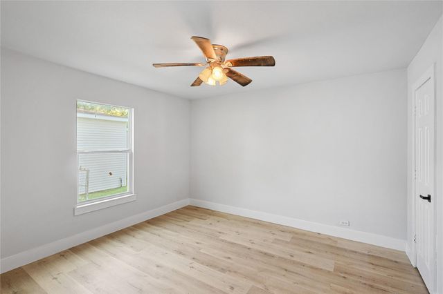6714 E Bayou Drive, Hitchcock, TX 77563