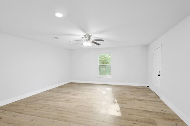 6714 E Bayou Drive, Hitchcock, TX 77563