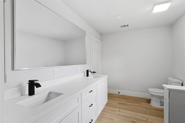6714 E Bayou Drive, Hitchcock, TX 77563