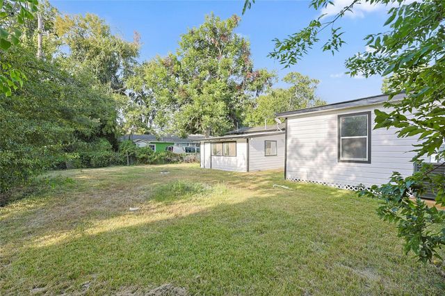 6714 E Bayou Drive, Hitchcock, TX 77563