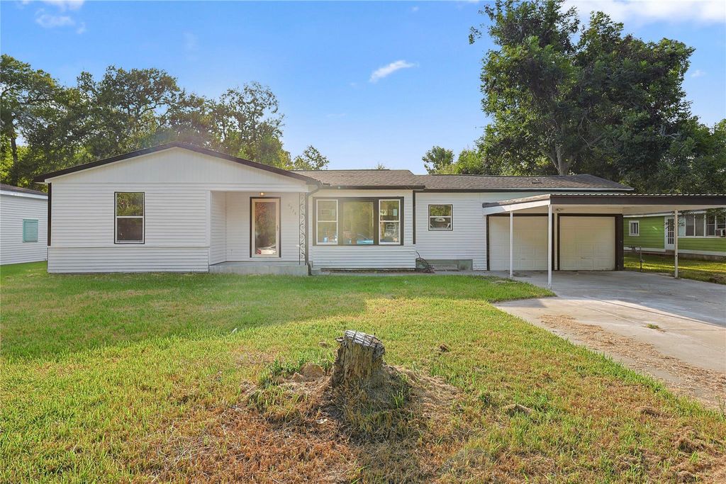 6714 E Bayou Drive, Hitchcock, TX 77563
