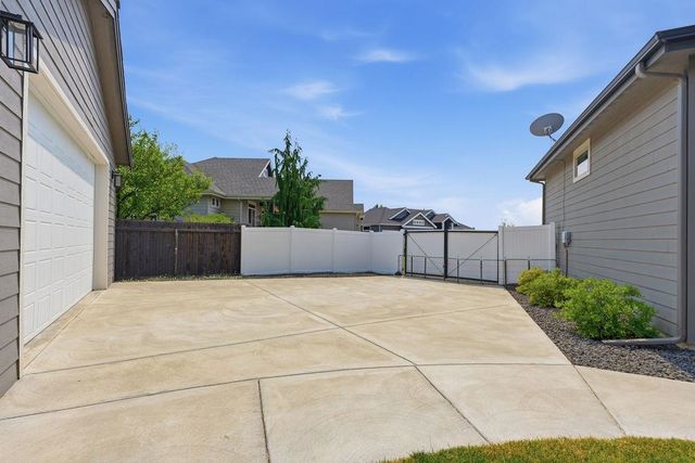 2022 W St Thomas More Way, Spokane, WA 99208