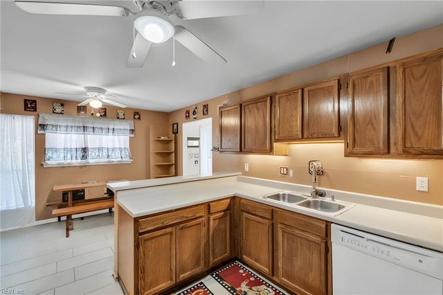 125 Windsor Pines Way Apt E, Newport News, VA 23608