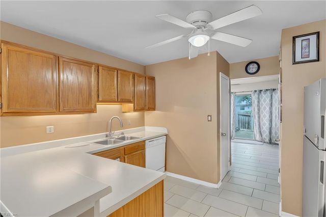 125 Windsor Pines Way Apt E, Newport News, VA 23608