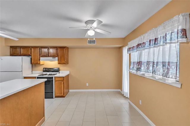 125 Windsor Pines Way Apt E, Newport News, VA 23608