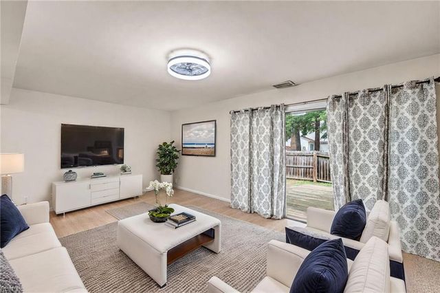 125 Windsor Pines Way Apt E, Newport News, VA 23608