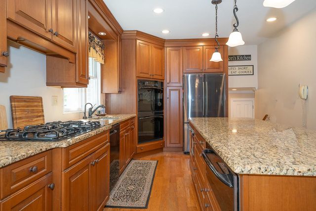 2515 PARKE LN, Broomall, PA 19008