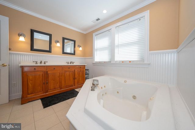 2515 PARKE LN, Broomall, PA 19008