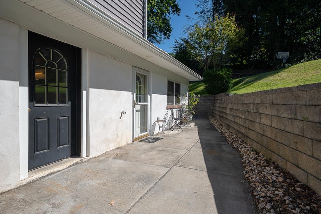 2515 PARKE LN, Broomall, PA 19008
