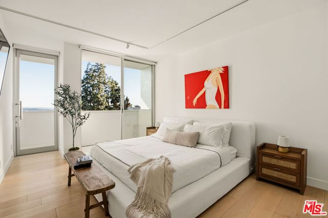 8787 Shoreham Drive 105, West Hollywood, CA 90069