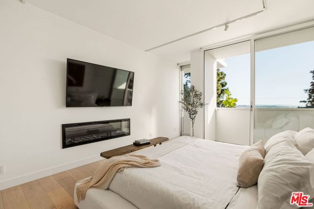 8787 Shoreham Drive 105, West Hollywood, CA 90069