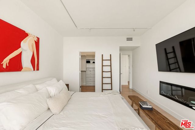 8787 Shoreham Drive 105, West Hollywood, CA 90069