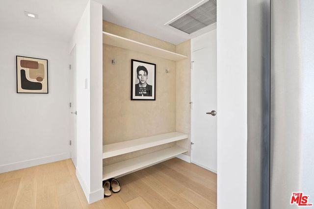 8787 Shoreham Drive 105, West Hollywood, CA 90069