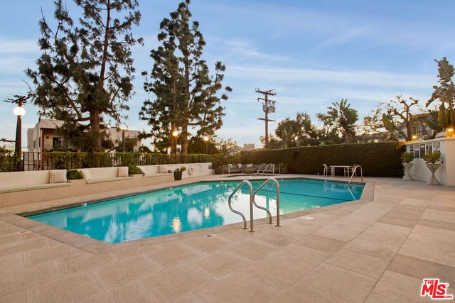 8787 Shoreham Drive 105, West Hollywood, CA 90069