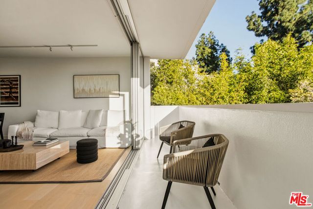 8787 Shoreham Drive 105, West Hollywood, CA 90069