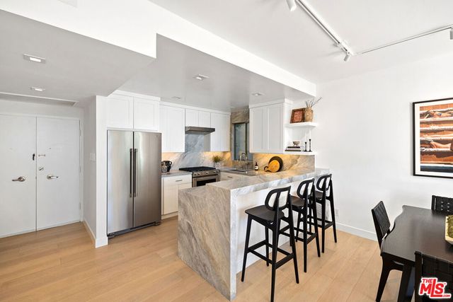 8787 Shoreham Drive 105, West Hollywood, CA 90069