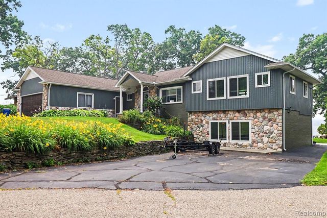 3233 Shawnee Lane, Waterford, MI 48329