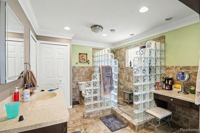 3233 Shawnee Lane, Waterford, MI 48329