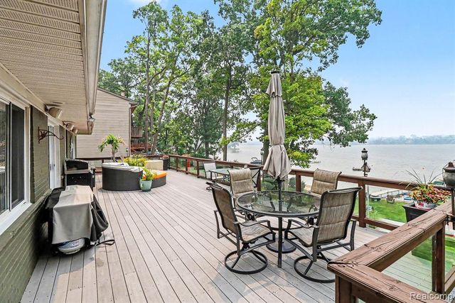 3233 Shawnee Lane, Waterford, MI 48329